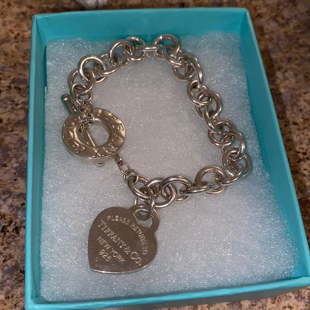 Beautiful “please return to Tiffany’s” heart NEVER WORN charm bracelet